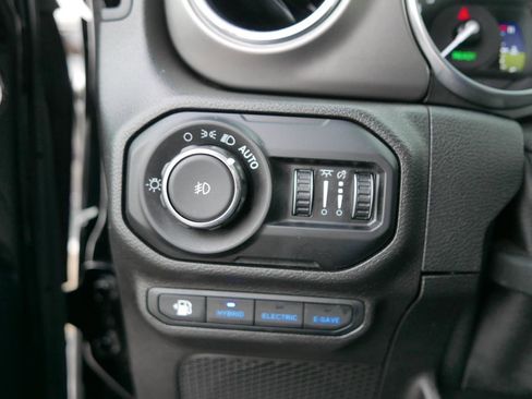 Used 2021 Jeep Wrangler Unlimited Rubicon 4xe w/ Cold Weather Group AWD/4WD image 22