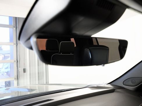 Used 2025 GMC Yukon AT4 Ultimate image 32