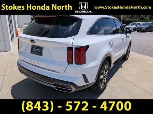 Used 2021 Kia Sorento S FWD image 3