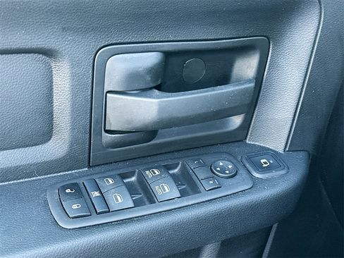 Used 2024 RAM 2500 Tradesman w/ Chrome Appearance Group image 21