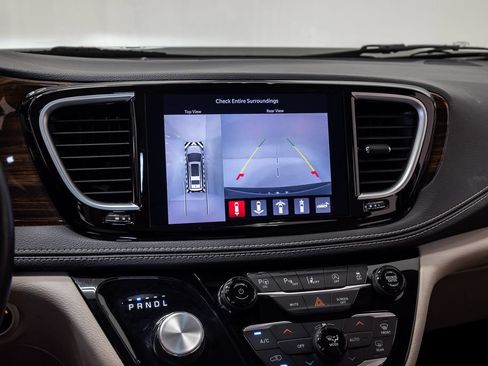 Used 2021 Chrysler Pacifica Limited w/ Premium & Safety Sphere Group AWD/4WD image 15