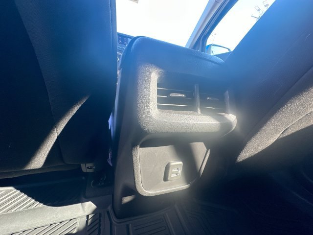 Used 2024 Chevrolet Equinox LT FWD image 32