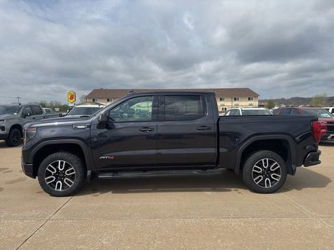 Used 2023 GMC Sierra 1500 AT4 w/ AT4 Preferred Package AWD/4WD image 8