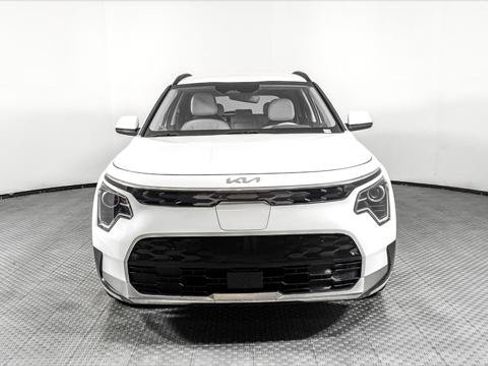 Used 2023 Kia Niro Wind w/ Wind Preserve Package FWD image 12