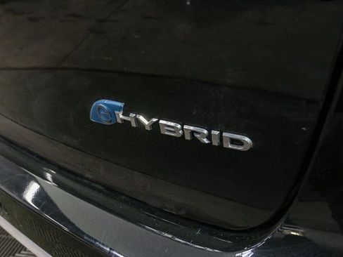 Used 2023 Chrysler Pacifica Limited image 10