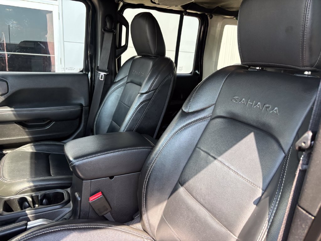 Used 2022 Jeep Wrangler Unlimited Sahara w/ Cold Weather Group AWD/4WD image 11