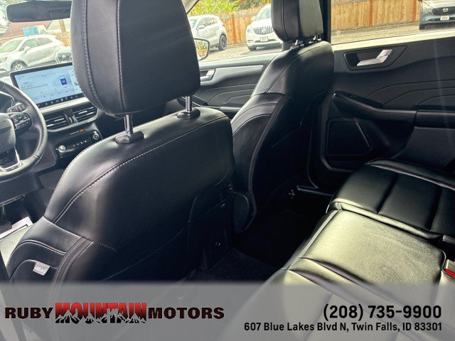 Used 2025 Ford Escape Platinum AWD/4WD image 28
