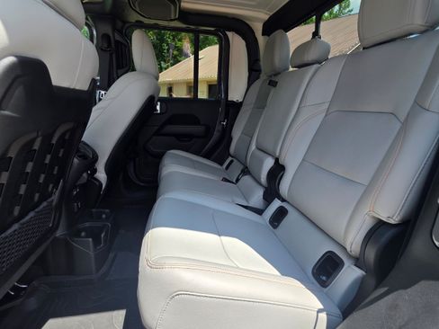Used 2023 Jeep Gladiator Mojave w/ LED Lighting Group AWD/4WD image 19