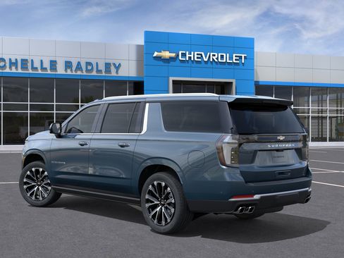 New 2026 Chevrolet Suburban High Country image 3
