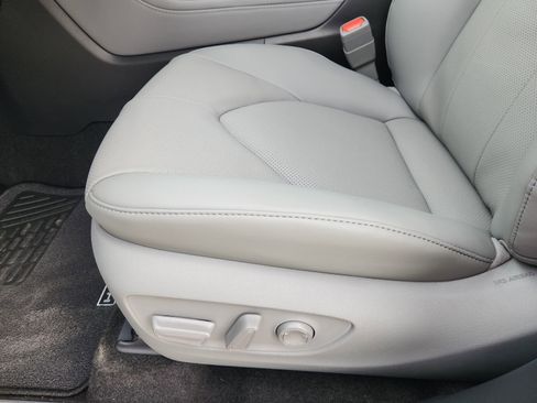 New 2026 Toyota Highlander Limited image 23