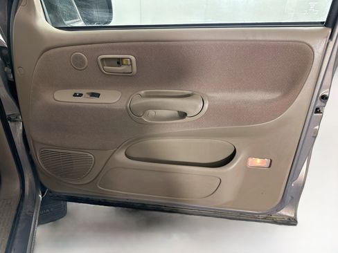 Used 2000 Toyota Tundra SR5 w/ Convenience Pkg RWD image 28