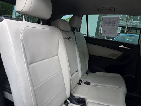 Used 2021 Volkswagen Tiguan SE FWD image 10
