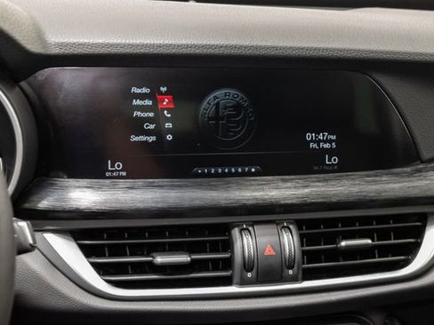 Used 2019 Alfa Romeo Stelvio AWD image 13