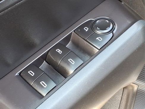 Used 2023 Chevrolet Colorado LT w/ LT Convenience Package II AWD/4WD image 16