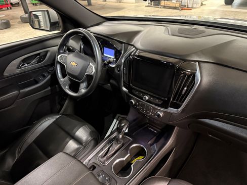 Used 2022 Chevrolet Traverse LT w/ LT Premium Package AWD/4WD image 13