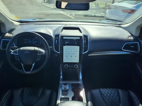 Used 2024 Ford Edge Titanium image 3