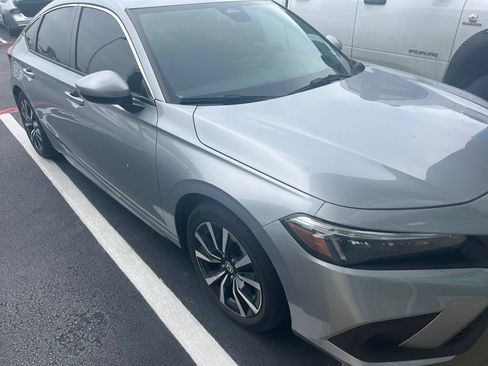 Used 2023 Honda Civic EX-L image 3