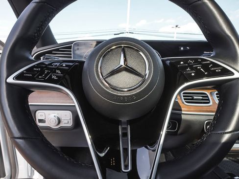 Used 2025 Mercedes-Benz GLE 450e 4MATIC w/ AMG Line Exterior image 17
