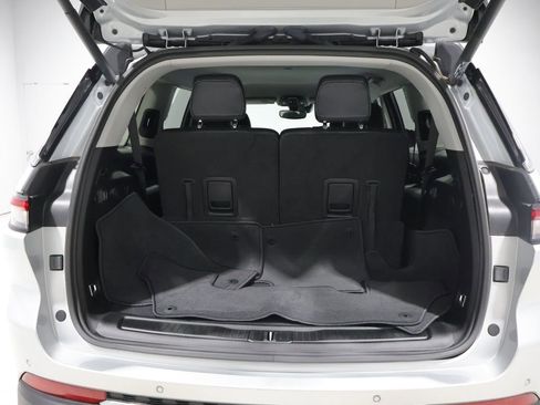 Used 2023 Jeep Grand Cherokee L Limited image 5