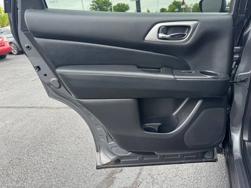 Used 2020 Nissan Pathfinder SV FWD image 17