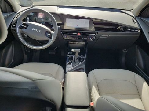 Used 2025 Kia Niro EX FWD image 21