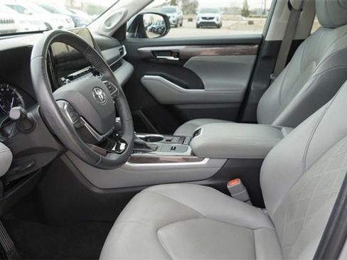 Used 2020 Toyota Highlander Platinum image 21