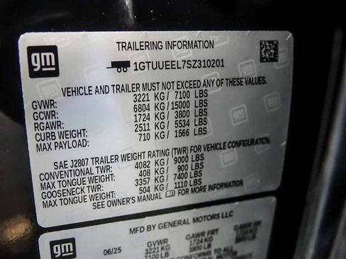 Certified 2025 GMC Sierra 1500 AT4 AWD/4WD image 39