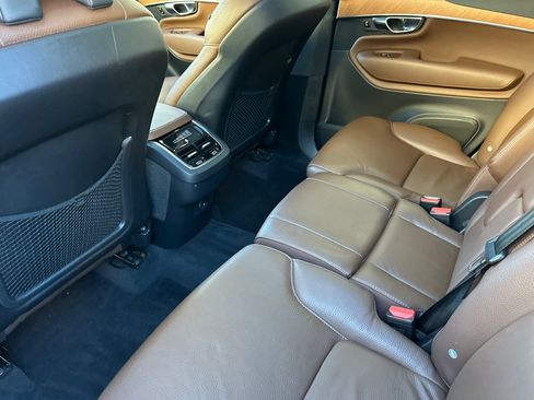 Used 2022 Volvo XC90 T6 Momentum w/ Advanced Package image 4