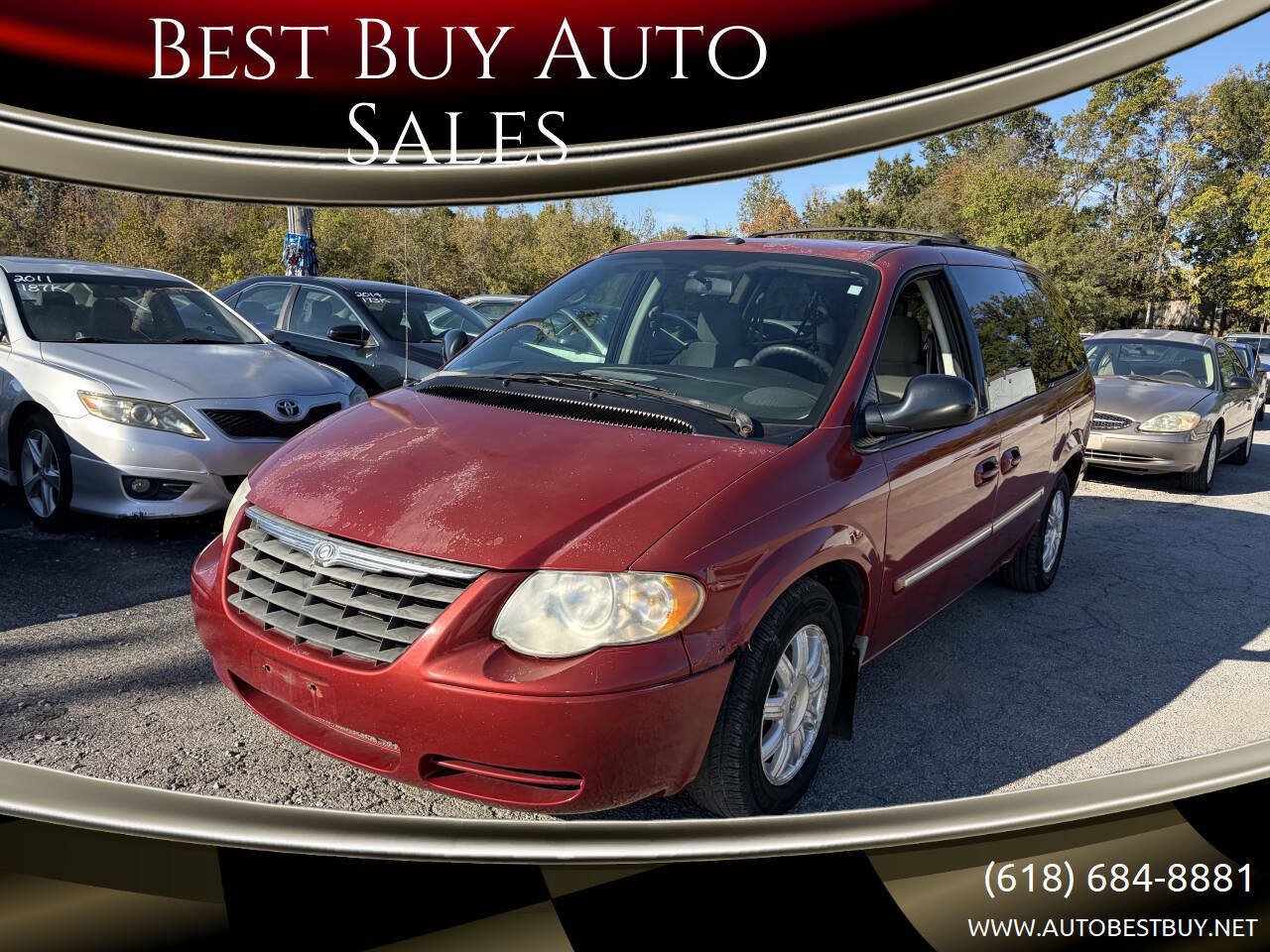 Used 2007 Chrysler Town & Country Touring FWD image 1