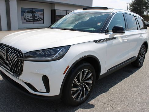 Used 2025 Lincoln Aviator AWD w/ Equipment Group 101A image 2