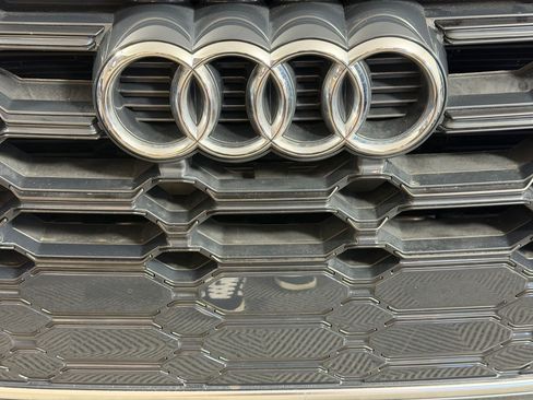 Used 2023 Audi Q5 2.0T Premium w/ Convenience Package AWD/4WD image 28