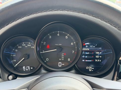Used 2023 Porsche Macan AWD/4WD image 37