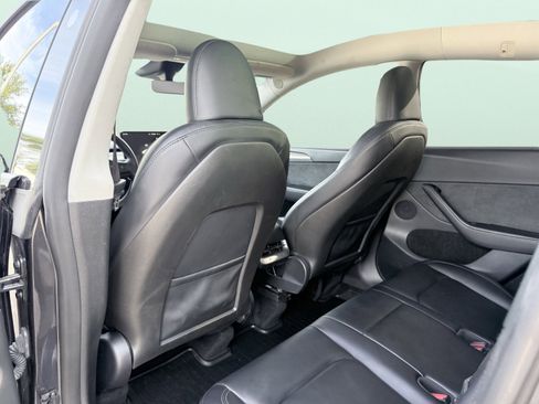Used 2024 Tesla Model Y Long Range image 39