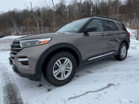 Used 2021 Ford Explorer XLT w/ Equipment Group 202A image 4