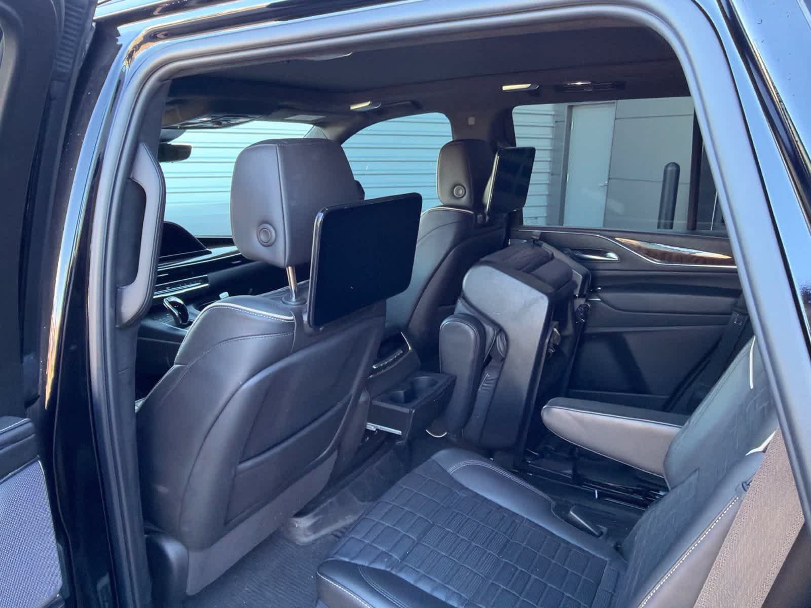 Used 2024 Cadillac Escalade Sport Platinum w/ LPO, ONYX Package AWD/4WD image 10