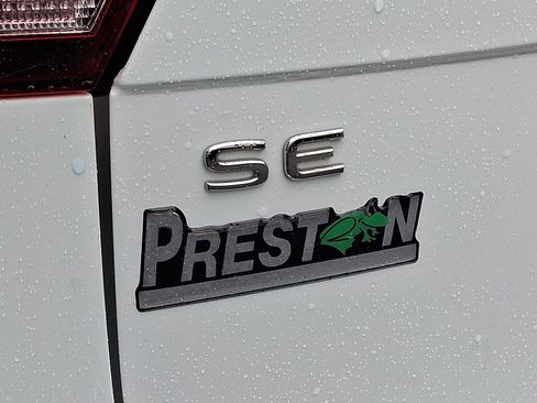 Used 2022 Volkswagen Tiguan SE w/ Panoramic Sunroof Package image 29