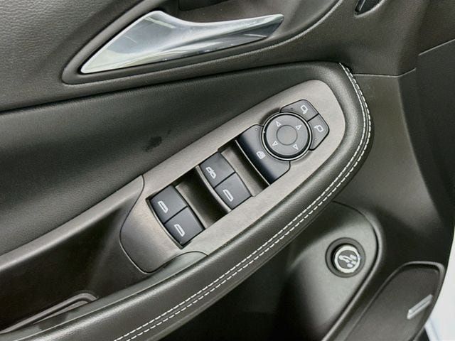 Used 2025 Buick Encore GX Avenir w/ Avenir Technology Package FWD image 18