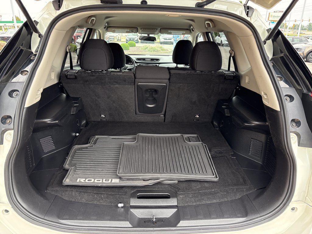 Used 2017 Nissan Rogue SV AWD/4WD image 22