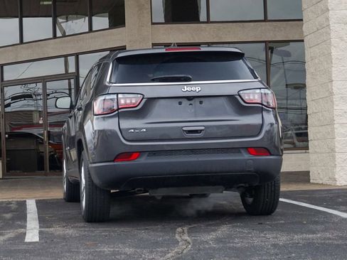 Used 2023 Jeep Compass Sport image 7