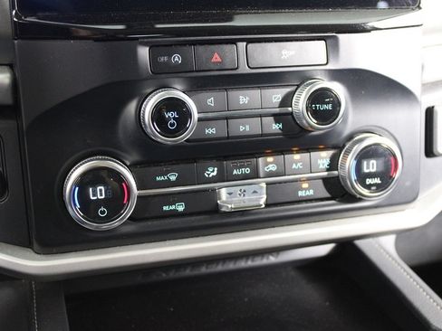 Used 2024 Ford Expedition XLT RWD image 21
