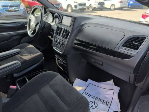 Used 2018 Dodge Grand Caravan SE FWD image 21