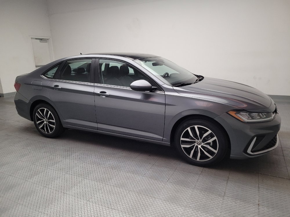 Used 2025 Volkswagen Jetta SE FWD image 11