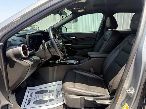 Used 2025 Chevrolet Trax RS w/ Sunroof Package FWD image 6