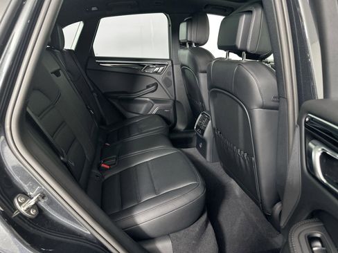 Certified 2025 Porsche Macan image 27