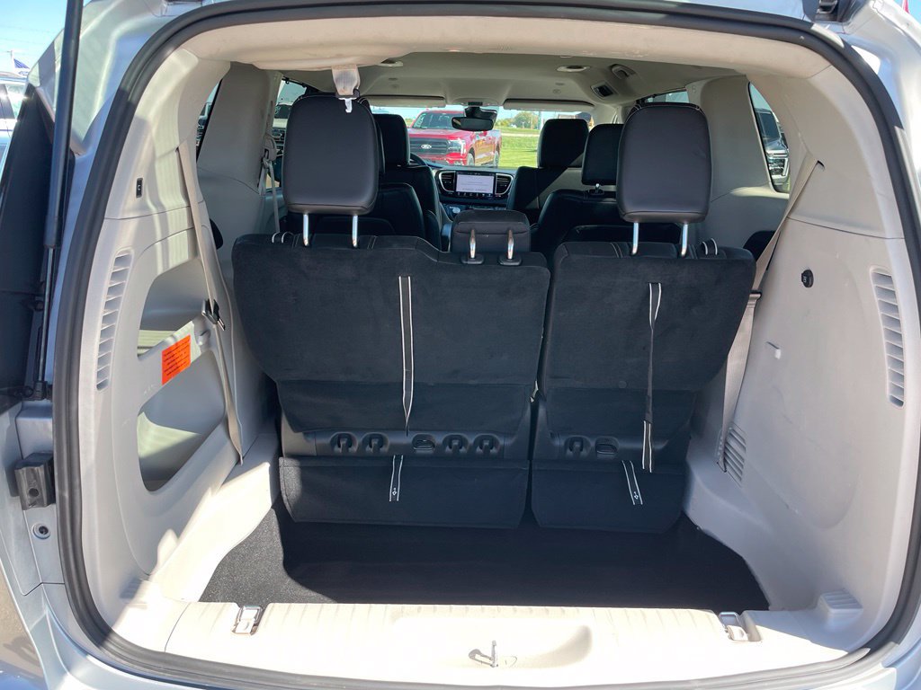 Used 2023 Chrysler Pacifica Touring-L FWD image 28