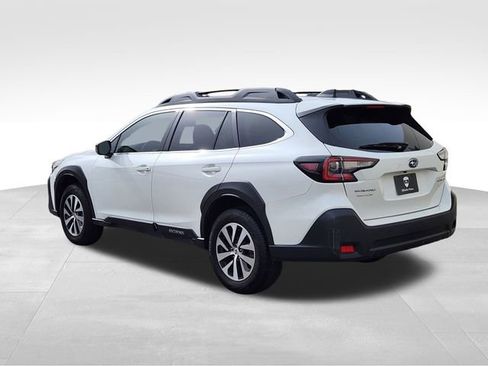 Used 2023 Subaru Outback Premium image 7