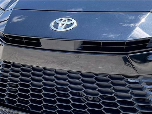 Used 2025 Toyota Camry SE FWD image 38