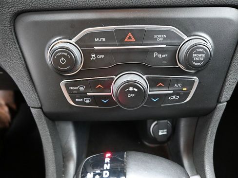 Used 2022 Dodge Charger SXT image 14