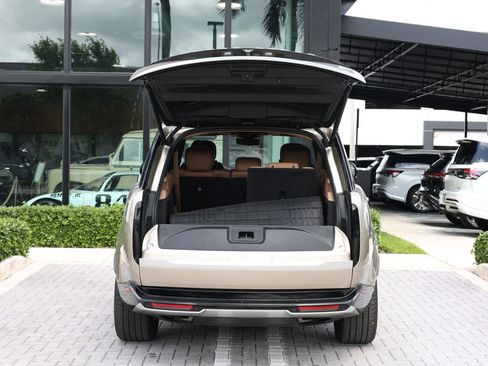 Used 2023 Land Rover Range Rover Long Wheelbase Autobiography image 7