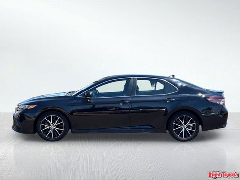 Used 2023 Toyota Camry SE FWD image 2